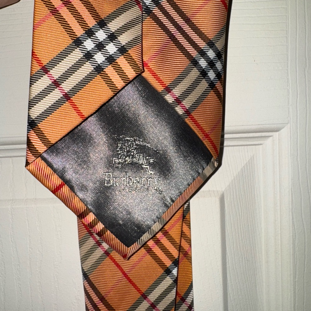 Burberry Gold and Black Silk Move Check Tie - Picture 3 of 4